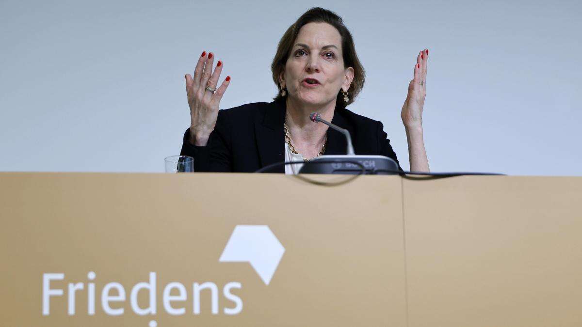 Anne Applebaum: “Deberíamos armar a Ucrania para mantener la paz en Europa”