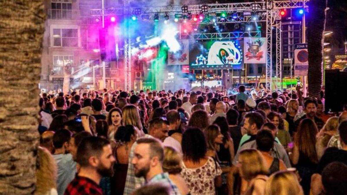 Carpas y fiestas de Nochevieja repartirán hasta 7.500 pulseras para detectar sumisión química