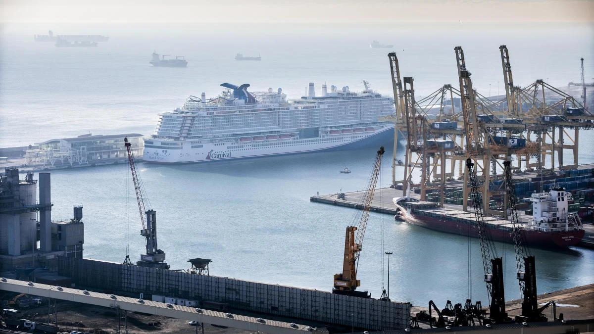 Atrapan en un crucero con su mujer embarazada y 8 niños a un padre de acogida con pornografía infantil en el móvil