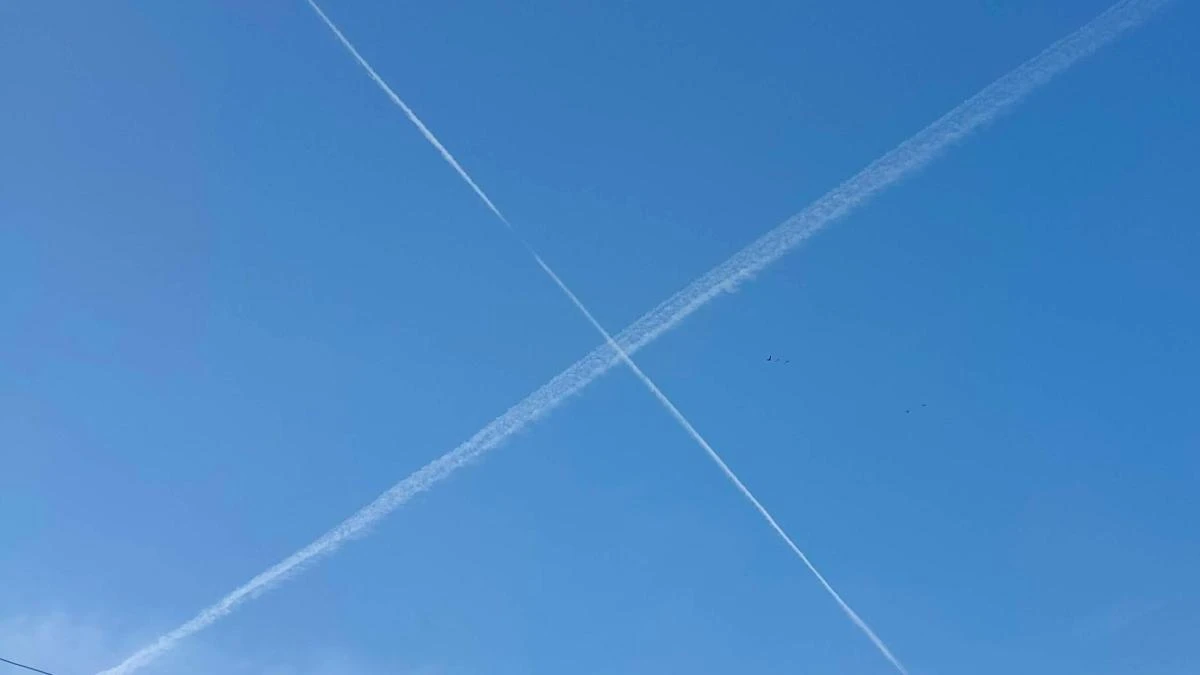 La X marca el punto de encuentro en el cielo