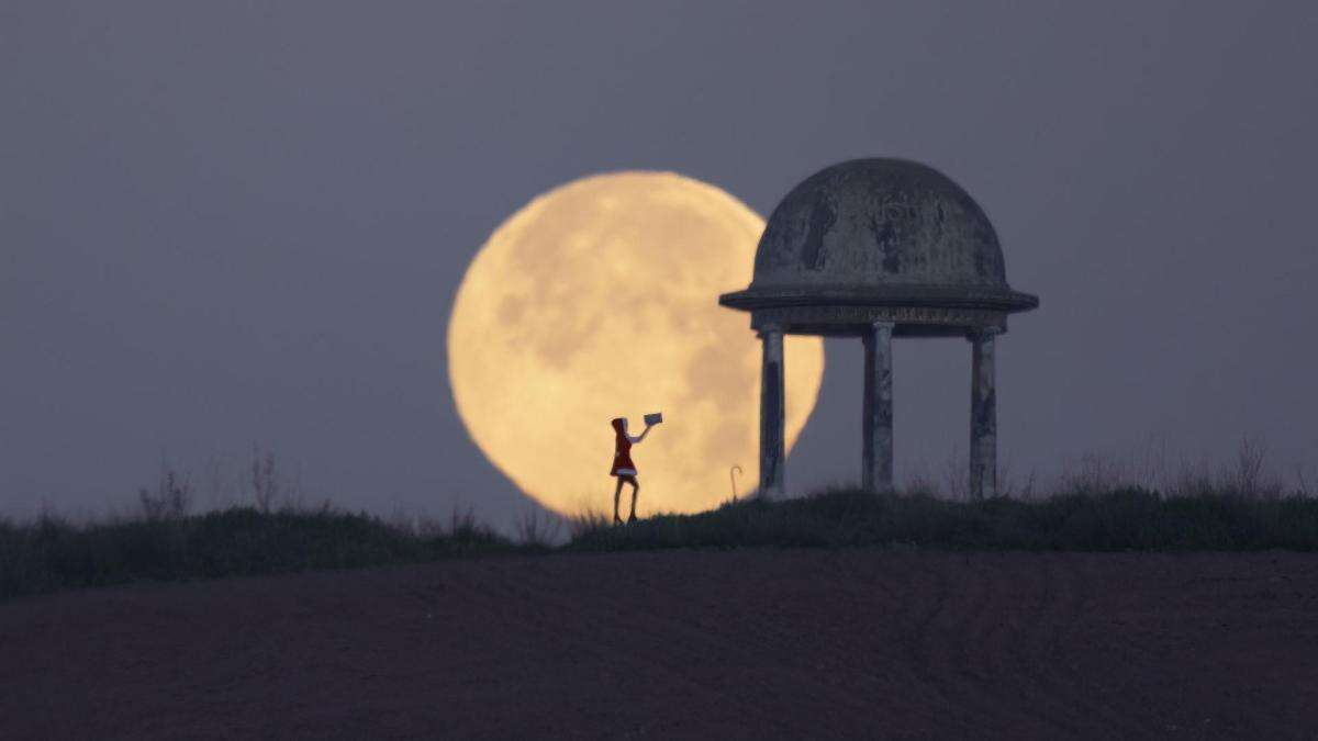 El regalo de Mamá Noel a la última luna llena