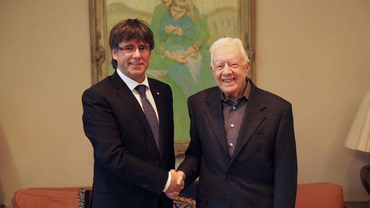 Puigdemont publica una foto inédita de su reunión con el expresidente Jimmy Carter