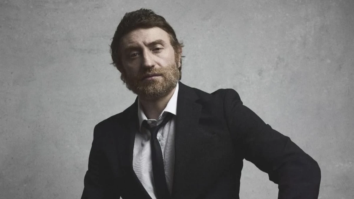 Manuel Burque: “Los famosos están cansados de hablar siempre de lo mismo”