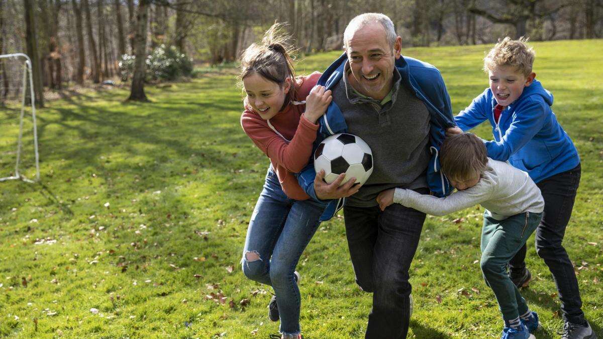 El favoritismo de los padres es real: las niñas y los hijos responsables reciben mejor trato