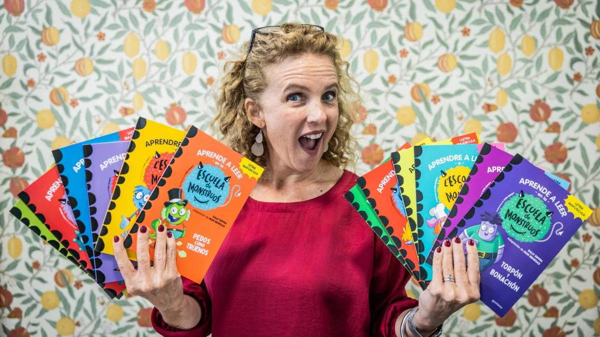 La australiana 'culpable' de enseñar a leer a miles de niños en todo el mundo