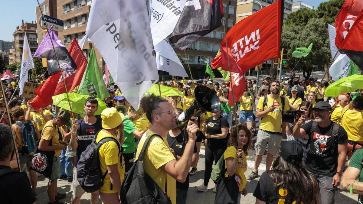 Huelga de profesores de Catalunya, hoy en directo | Sigue la última hora de las manifestaciones y cortes de carreteras