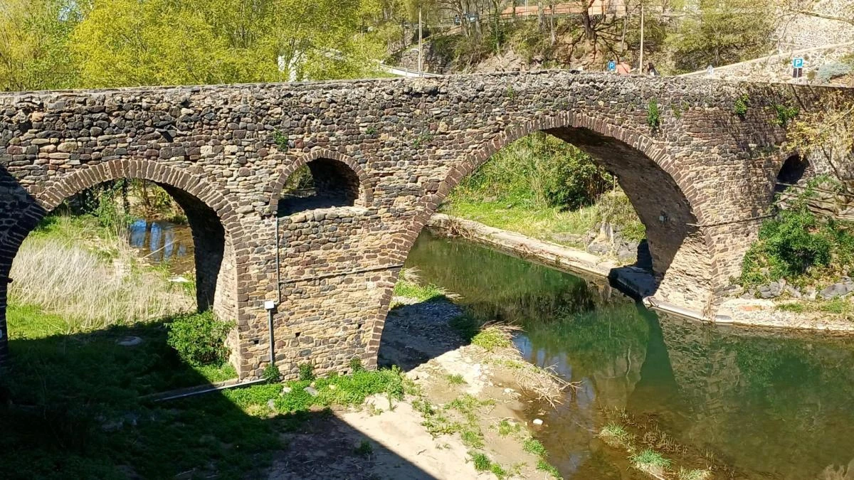 El puente volcánico de la Garrotxa