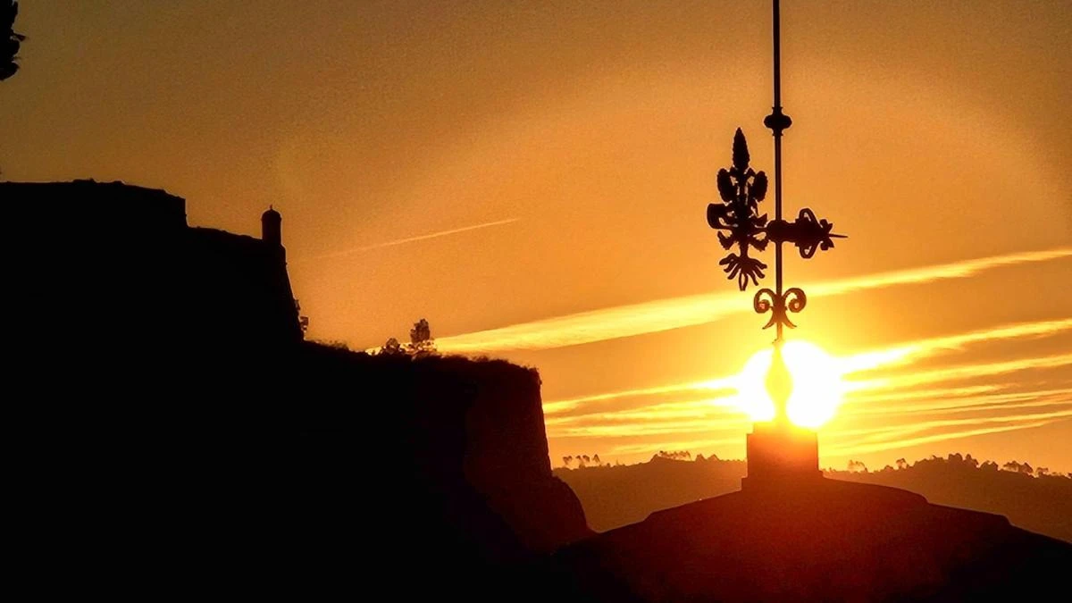 El amanecer del castillo de Cardona