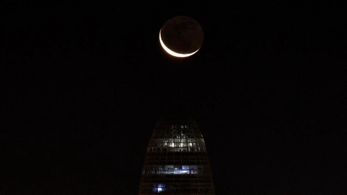 El resplandor Da Vinci sobre la Torre Glòries