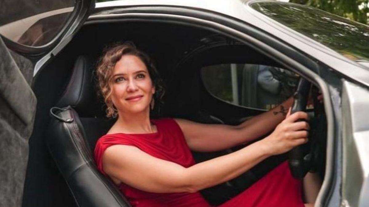 Cuando Ayuso llegó en un Maserati a un evento en Madrid y dejó a todo el mundo boquiabierto