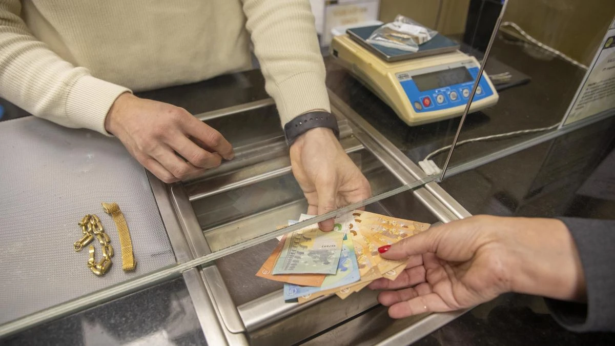 Un hombre rehabilita un piso en Martorell y aprovecha para robar las joyas de la casa: acaba detenido al ir a revenderalas en un 'compro oro'