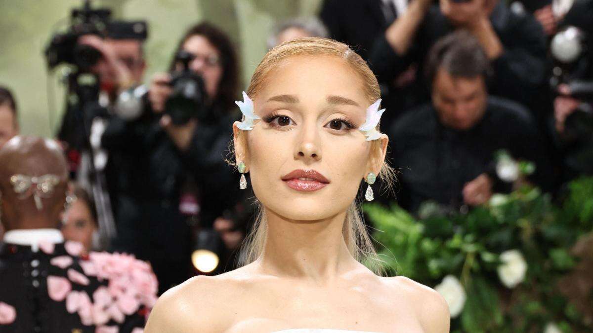 Ariana Grande se somete al polígrafo para demostrar que no se ha hecho operaciones estéticas