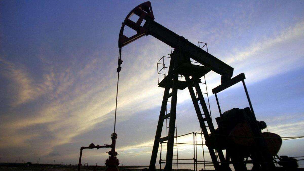 El petróleo marca su mayor subida semanal en dos años por la tensión con Irán