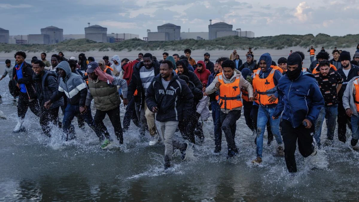Más de 50.000 inmigrantes han cruzado el Canal de la Mancha bajo el gobierno Starmer