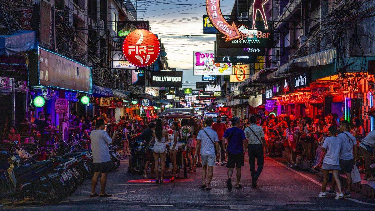 Pattaya, destino del turismo sexual en Tailandia, quiere dejar de hacer la calle