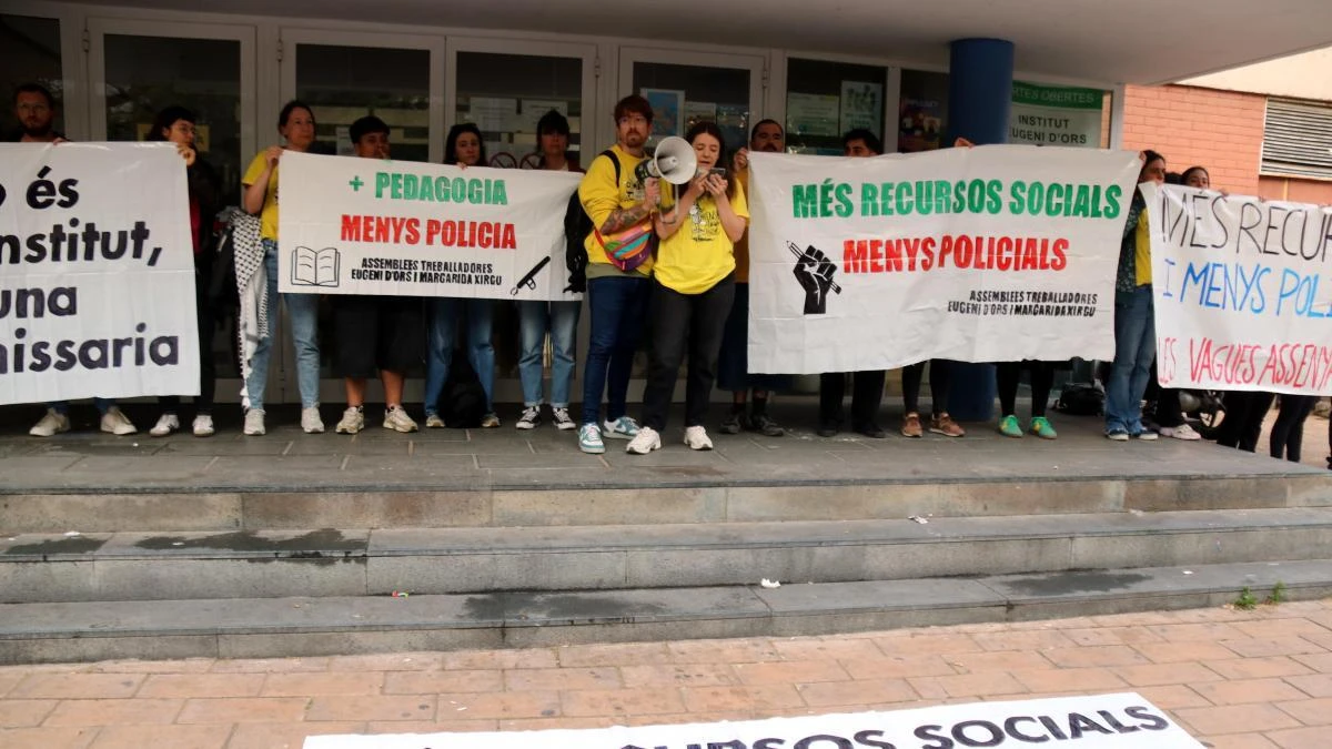 Encuesta: ¿Apruebas la presencia de mossos en los institutos?