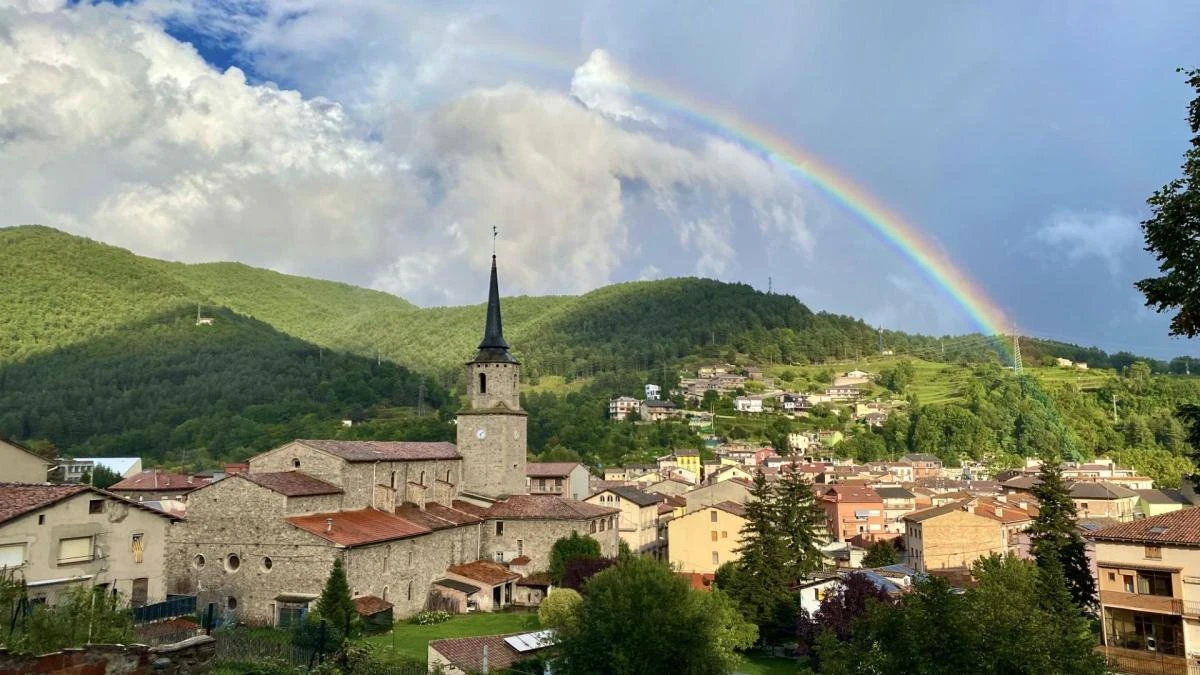 Idílico arco iris en Campdevànol