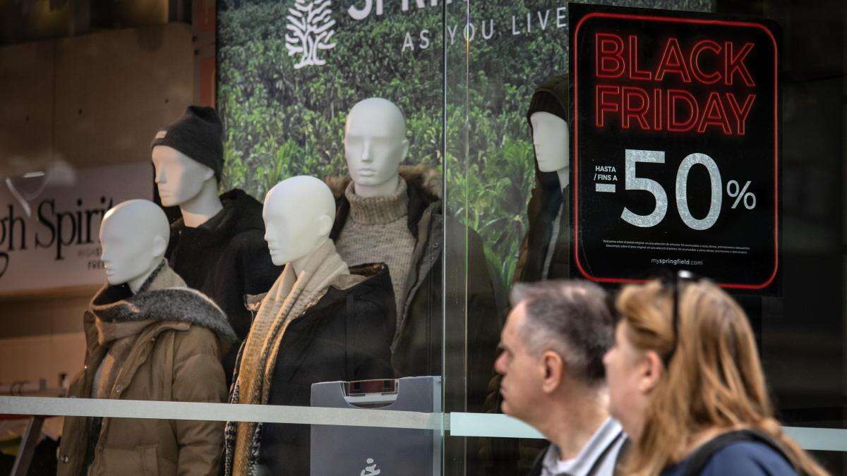 La Generalitat controla a 80 empresas para evitar engaños en el Black Friday