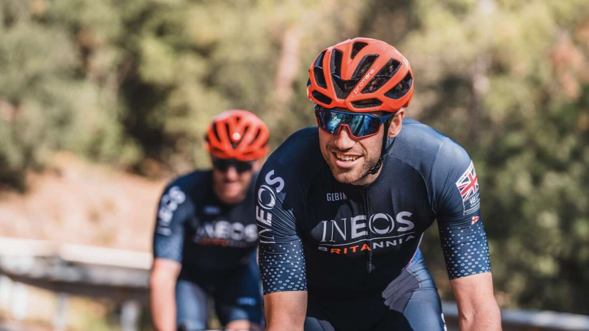 INEOS Britannia refuerza su equipo con el atleta de élite Matt Gotrel