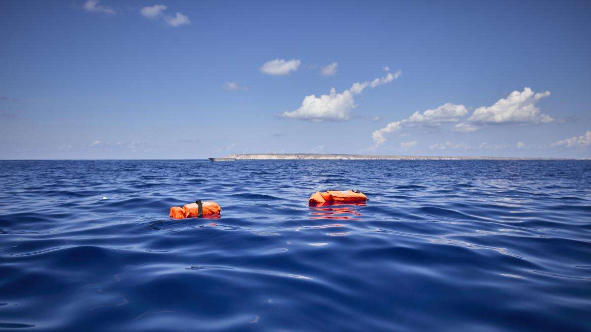 Siete rescatados y 21 desaparecidos en un naufragio frente a la costa de Lampedusa