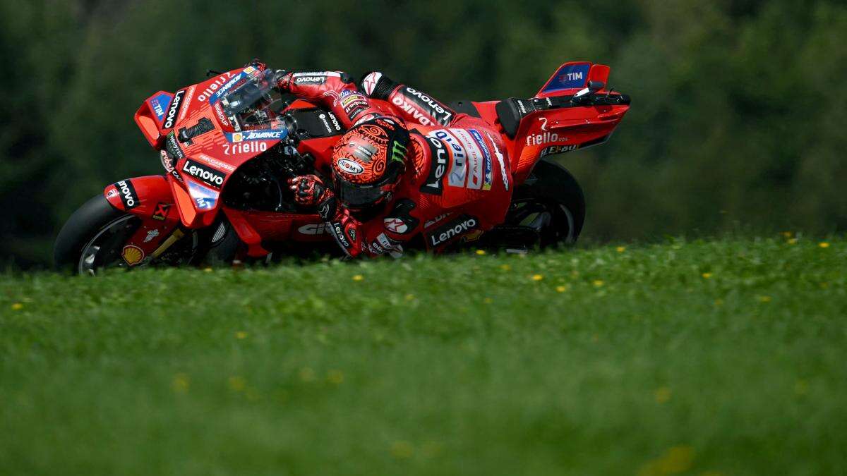 Bagnaia gana la Sprint de Austria y recupera el liderato; Martín y Márquez fallan