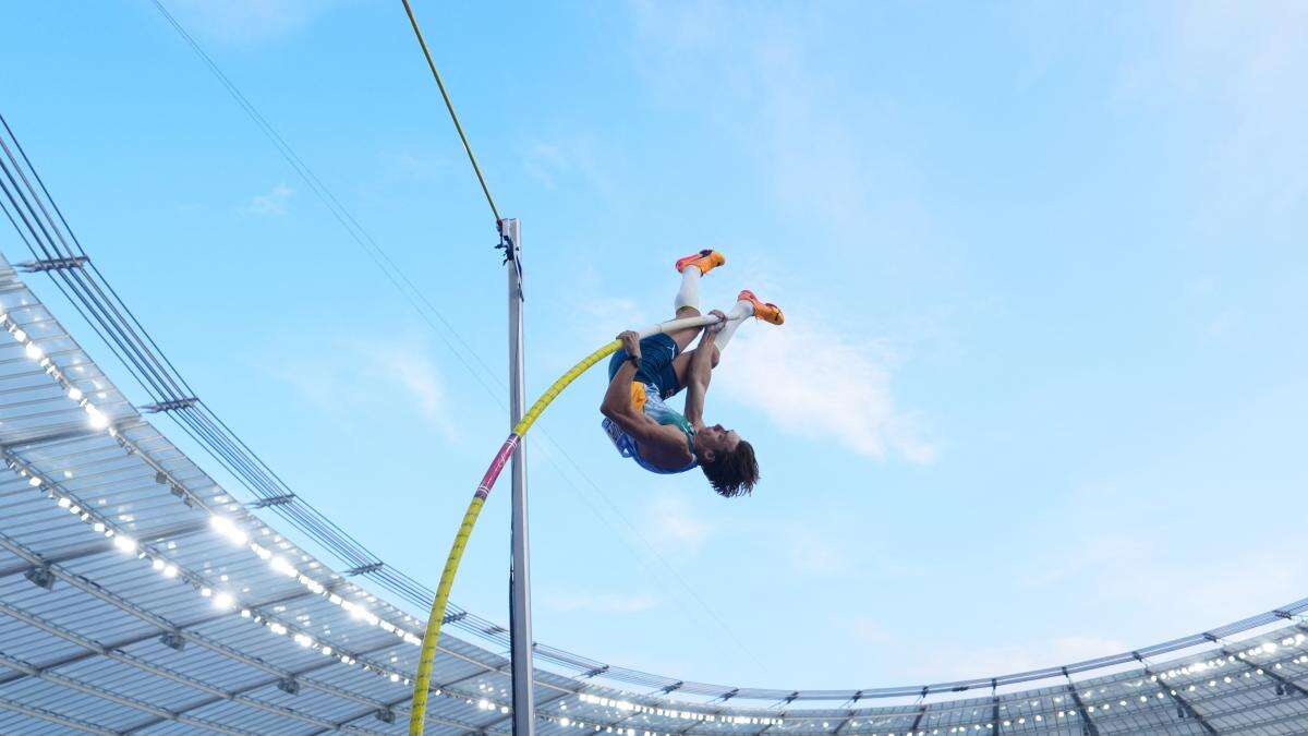 Duplantis vuelve a batir el récord del mundo 20 días después de los Juegos