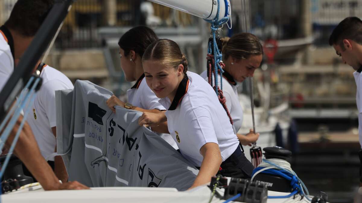 Leonor gana una medalla en su primer día en Marín