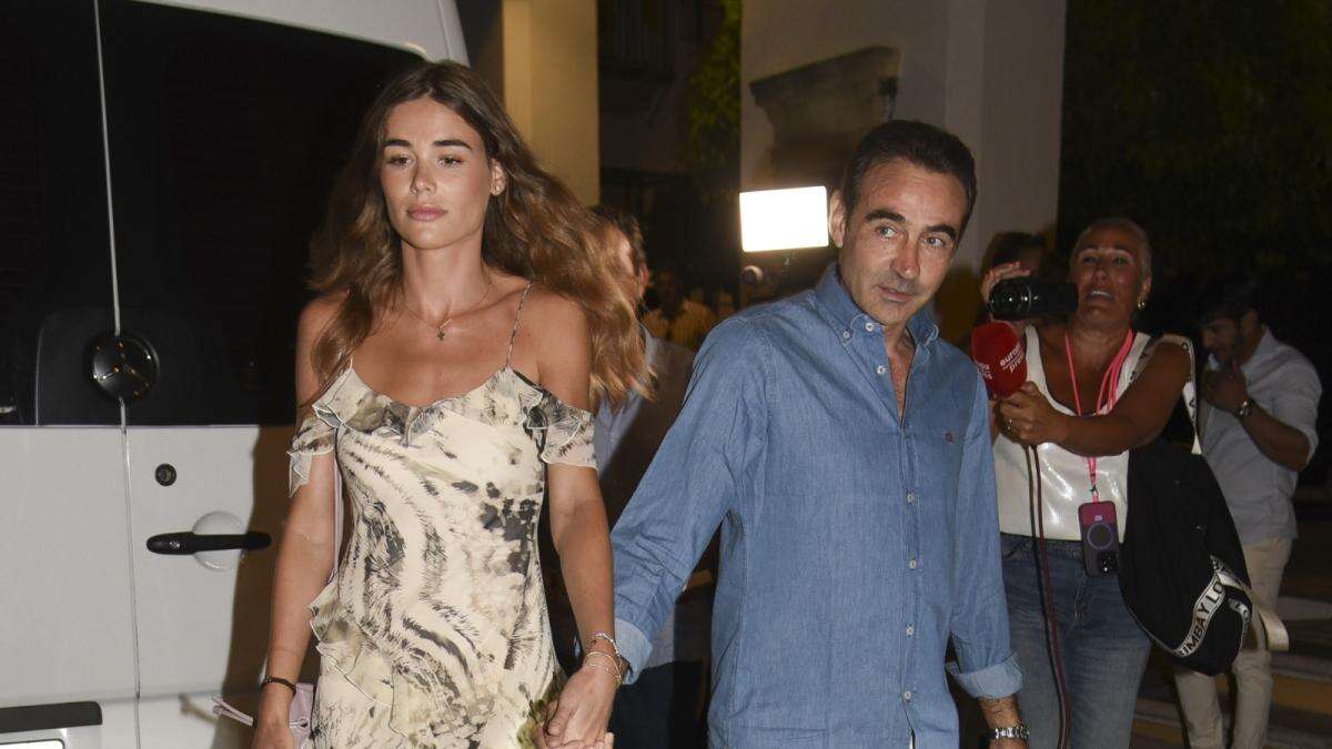 Ana Soria y Enrique Ponce disfrutan del verano más acaramelados que nunca