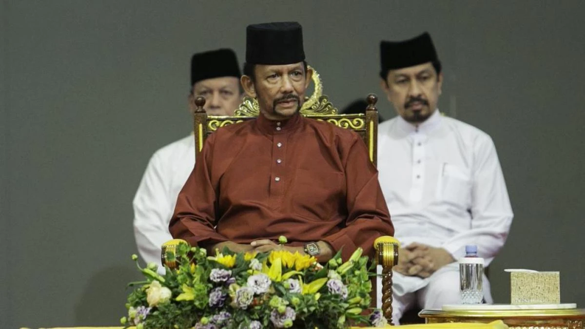 El Sultán de Brunei, el monarca vivo de reinado más largo, hospitalizado en Kuala Lumpur