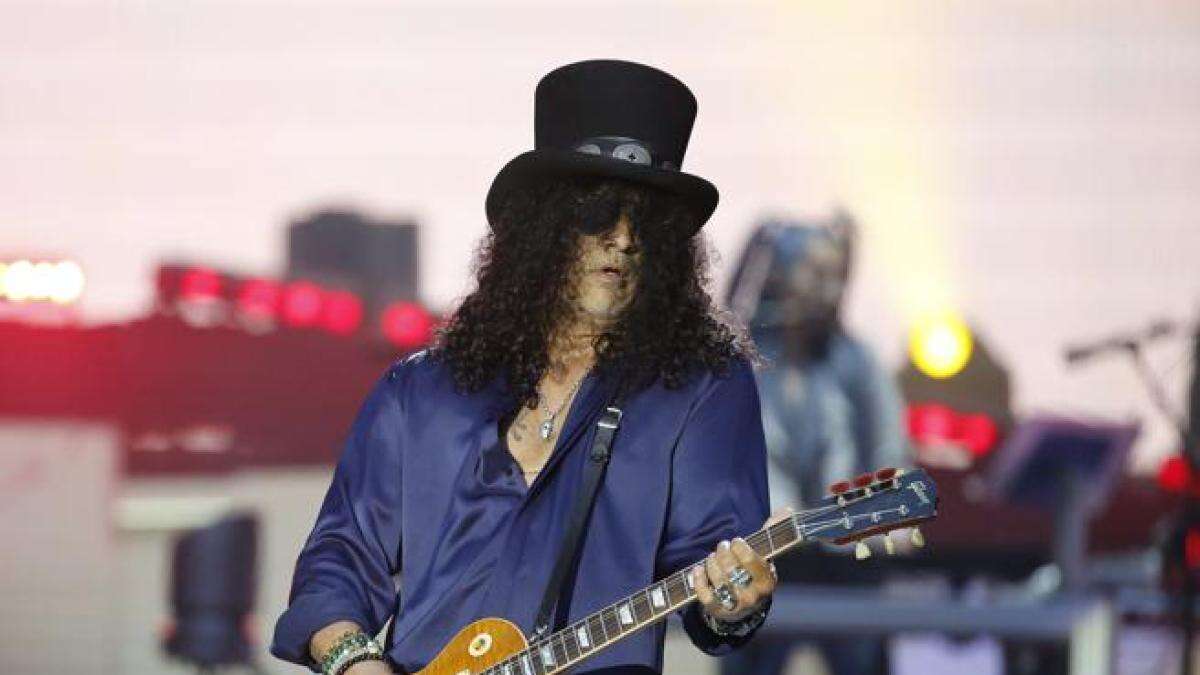 Slash de Guns'n'Roses llora la prematura muerte de su hijastra, Lucy-Bleu Knight, y lo cancela todo