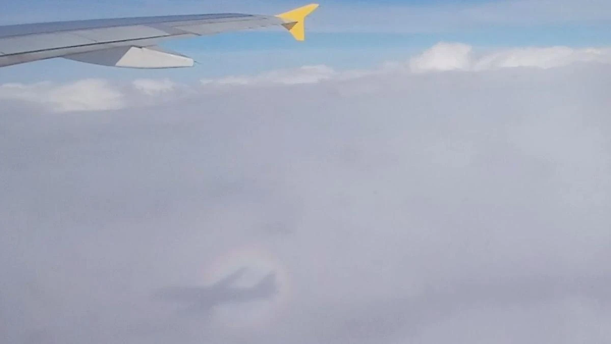 'Gloria del aviador' sobrevolando Manresa