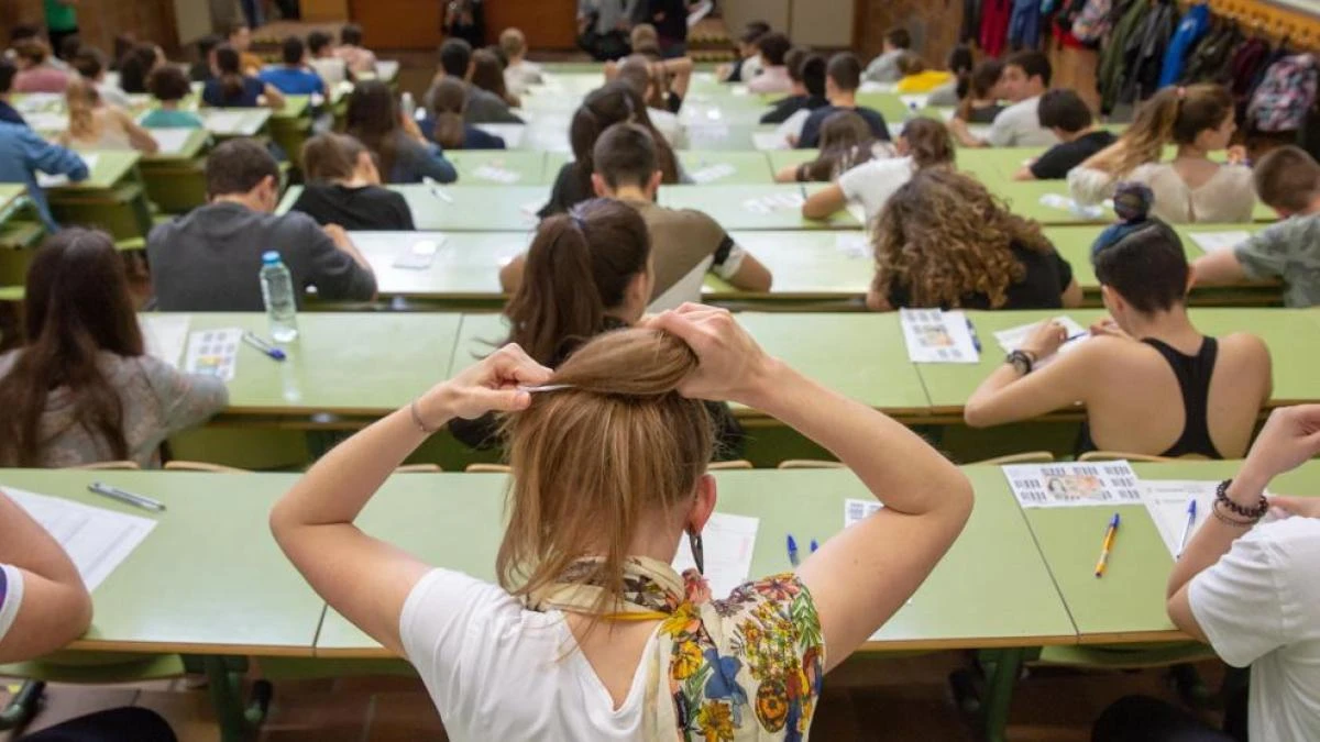 Polémica en la PAU de Física de Aragón: los alumnos recibieron a medio examen datos que faltaban