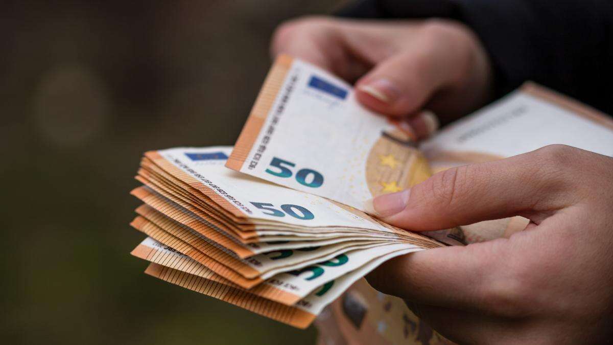 Lo que debes hacer con tu dinero ahora que bajan los tipos