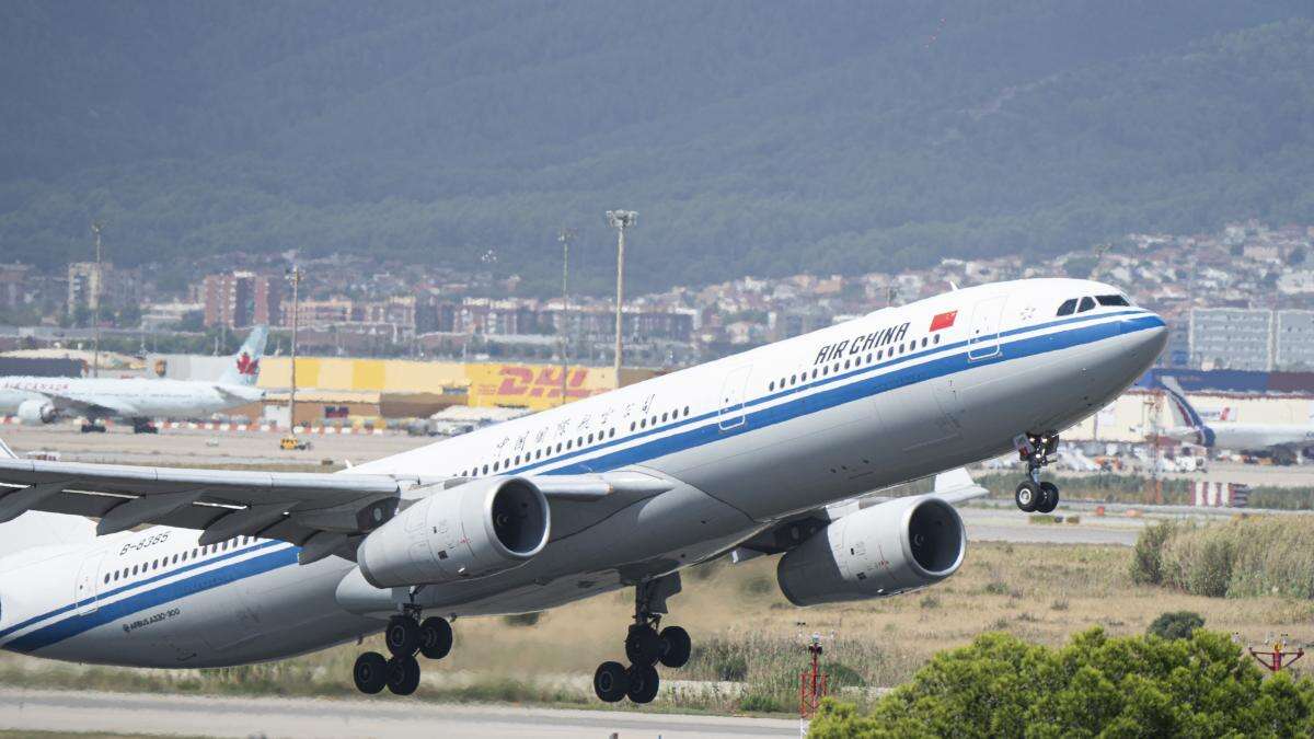 El gran salto del aeropuerto de Barajas en los vuelos con Asia presiona a El Prat