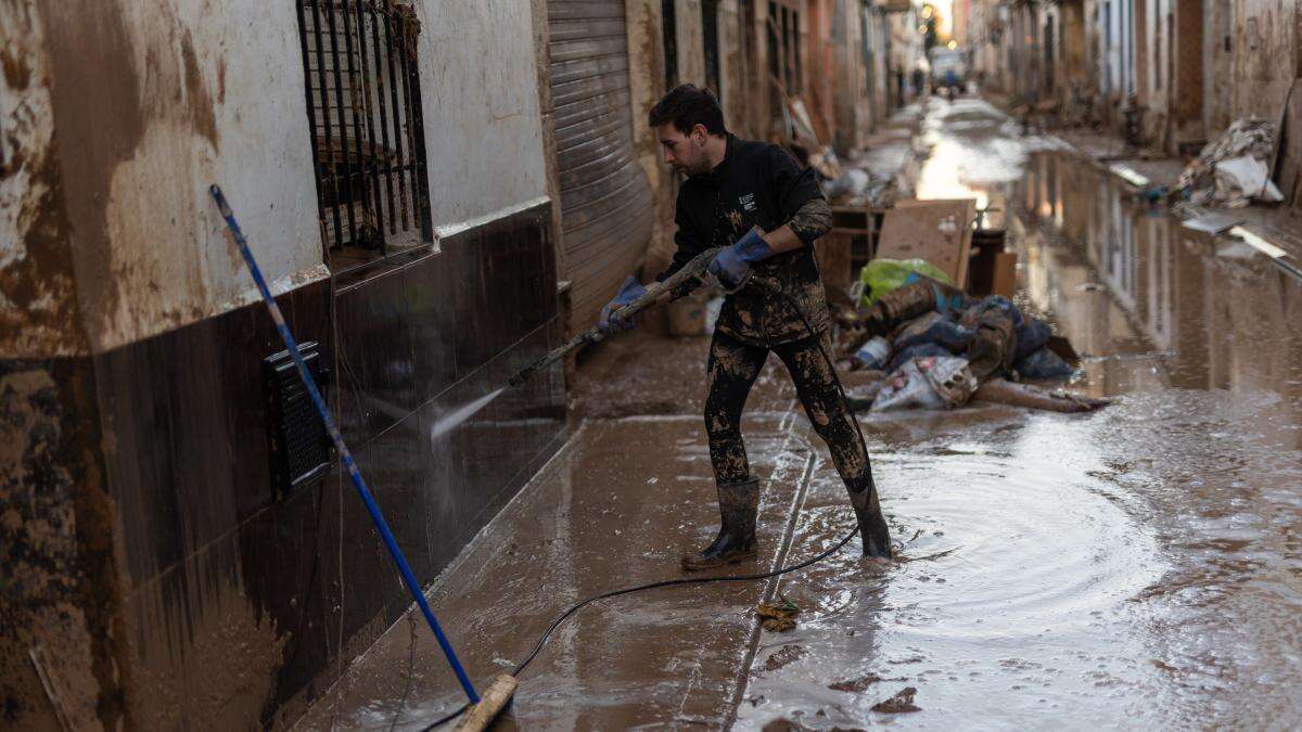 El Consell publica un protocolo para que los funcionarios no vayan a trabajar en alerta roja