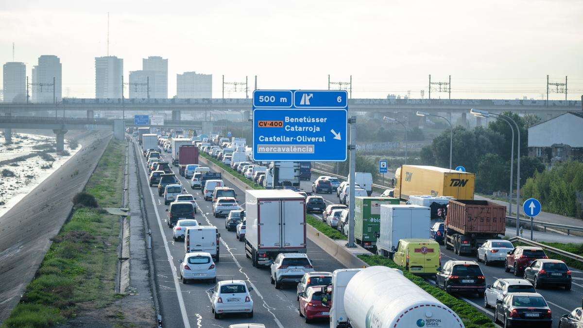 Colapso kilométrico en el área metropolitana