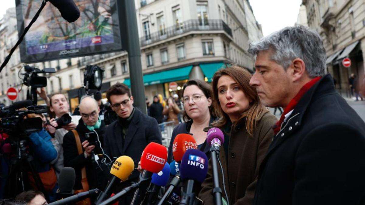 Macron quiere nombrar un nuevo primer ministro en un plazo de 48 horas