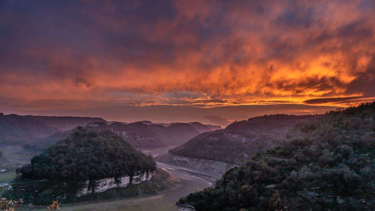 El pantano de Sau sigue en declive y el meandro del Ter se ha vuelto a secar