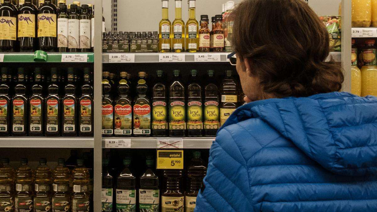 El precio de los alimentos repunta una décima, hasta el 1,9%, por el retorno del IVA