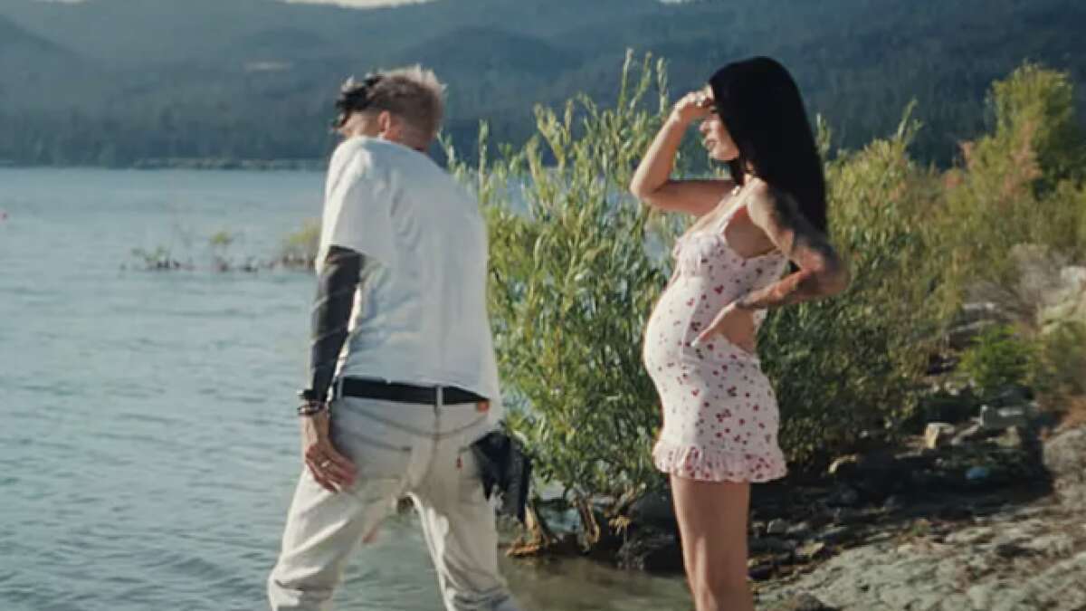 Megan Fox genera dudas de embarazo al lucir curvas premamá en el nuevo videoclip de Machine Gun Kelly