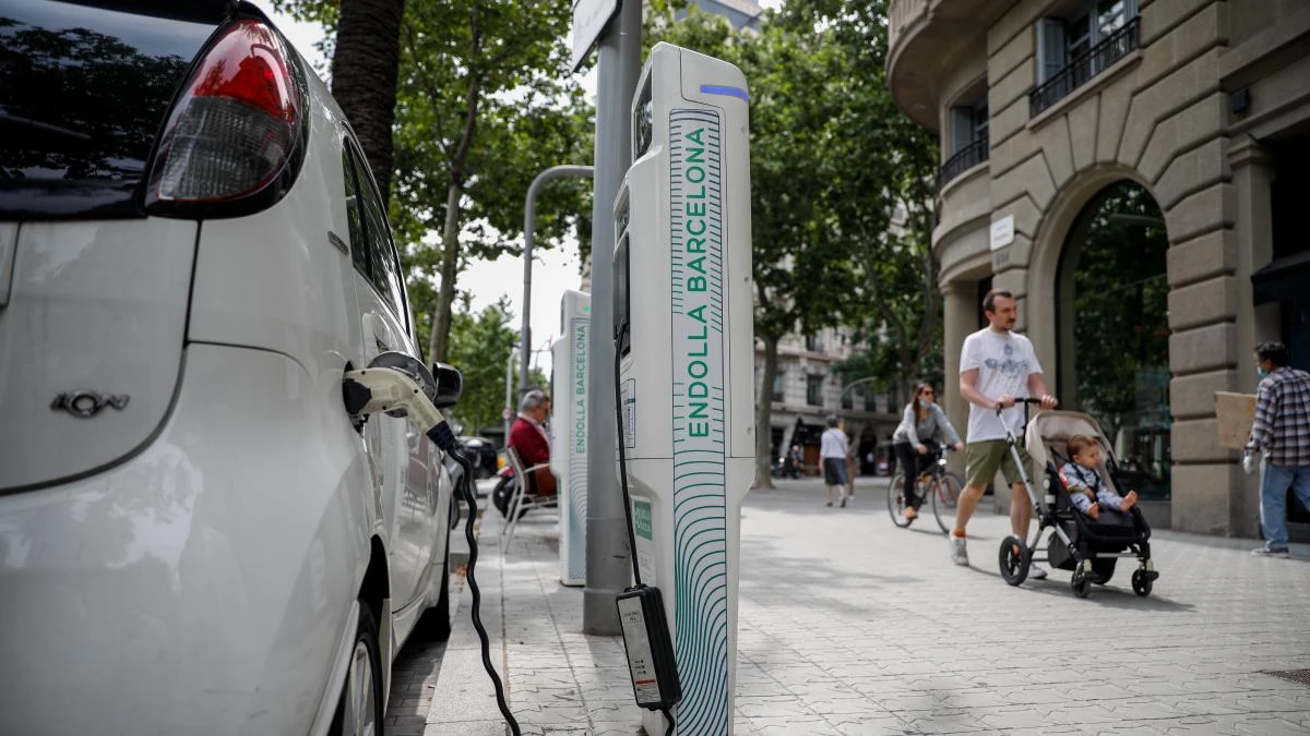 Los vehículos electrificados suman solo el 1,2% del parque automovilístico