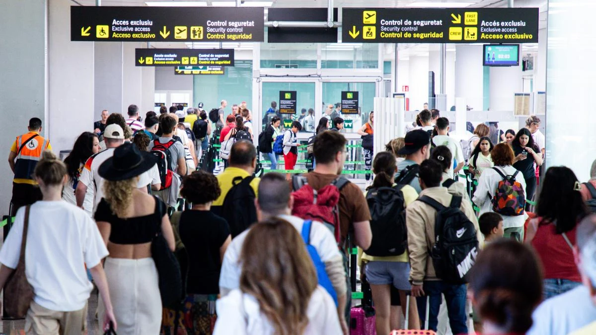 El Prat cierra un semestre con récord de pasajeros aunque desacelera levemente en junio
