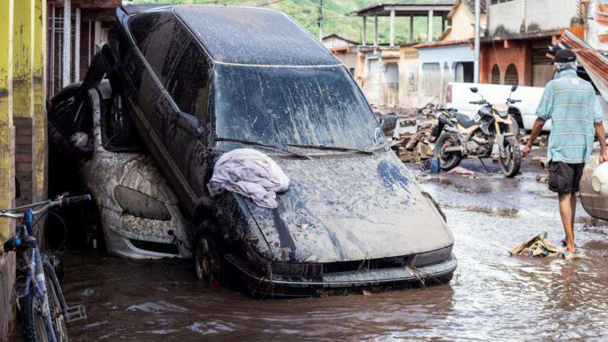 Texas se prepara para recibir el impacto del huracán Beryl que ya afectó al Caribe y México