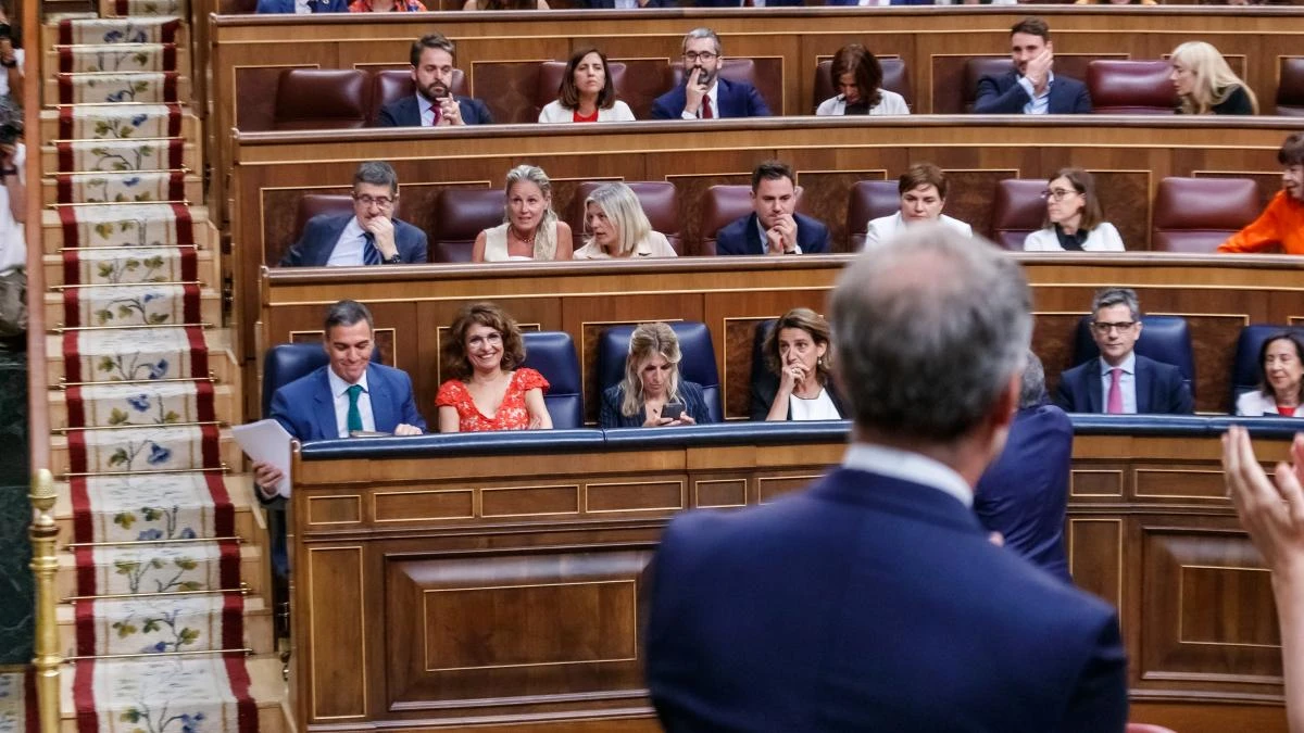 El PSOE aumenta la distancia sobre un PP en retroceso, según el CIS