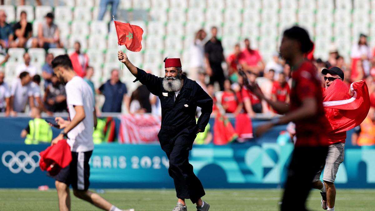 Bochorno en el Argentina-Marruecos: invasión de campo y gol anulado casi dos horas después