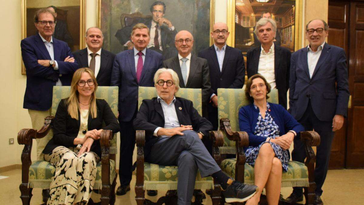 La junta de la Societat Barcelonesa d’Estudis Econòmics i Socials renueva sus miembros