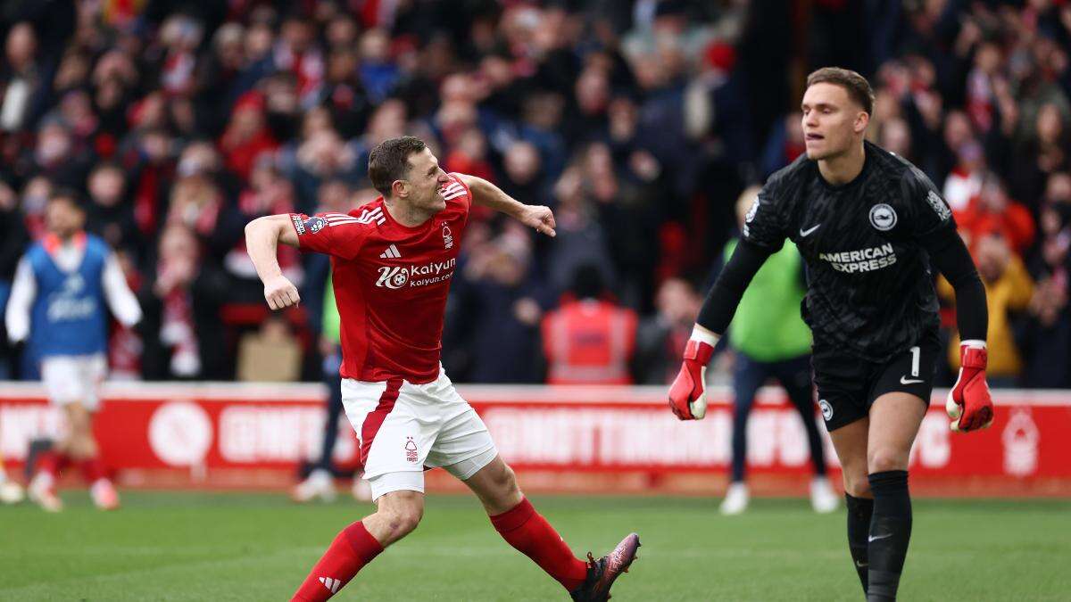 El Nottingham Forest endosa siete goles al Brighton y el Liverpool no falla