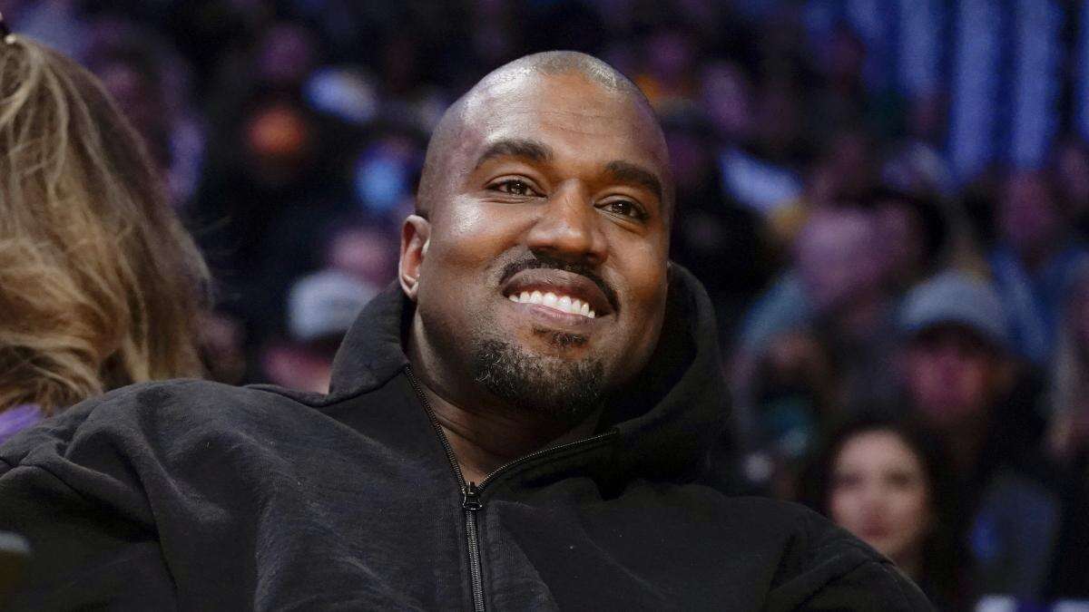 Kanye West se queda sin representantes tras su discurso antisemita y la escena de los Grammy