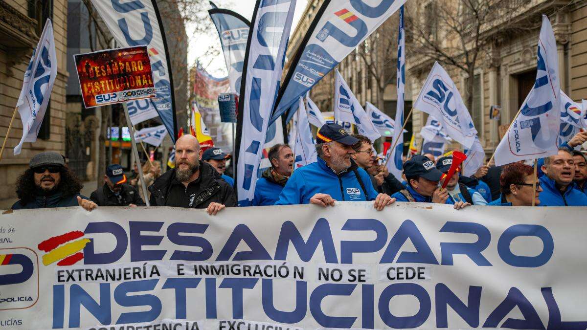 Los sindicatos policiales rechazan el acuerdo PSOE-Junts y exigen la dimisión de Marlaska