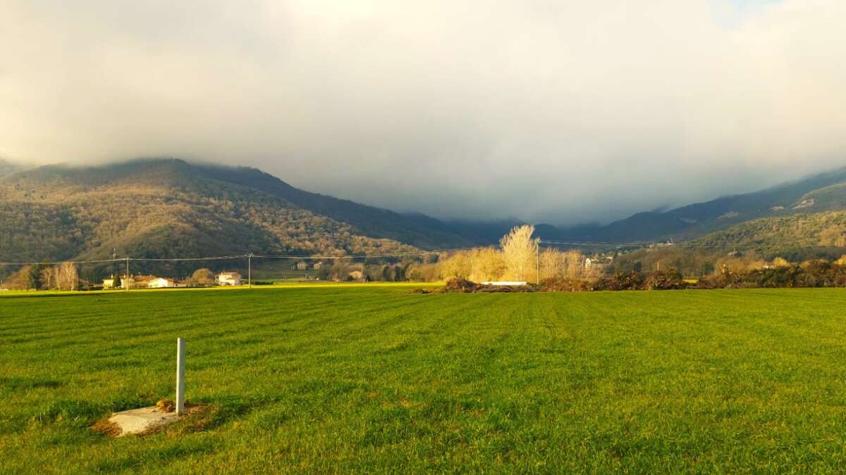 Vall d'en Bas: contraste entre tierra y cielo